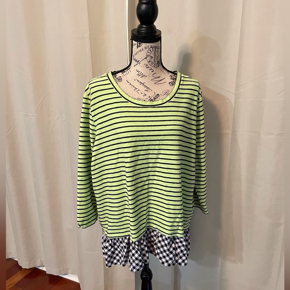 Crown & Ivy top Size 2x